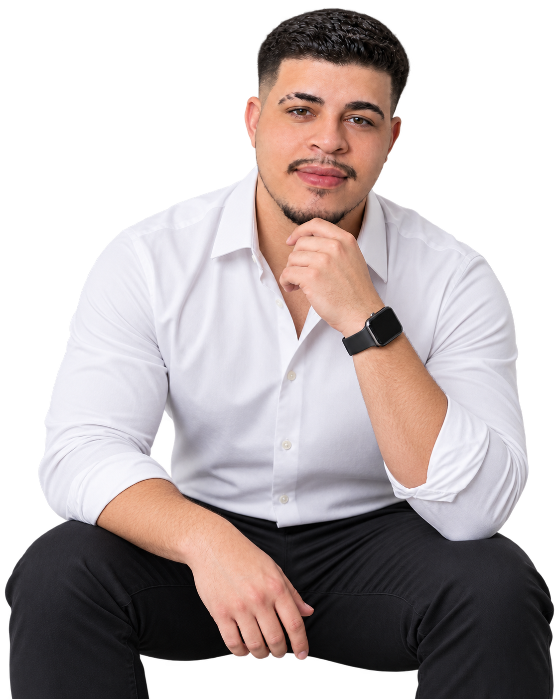 Gustavo trabalhando em um notebook